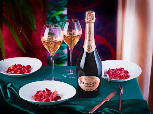 Comment obtenir la couleur du champagne rosé ? 